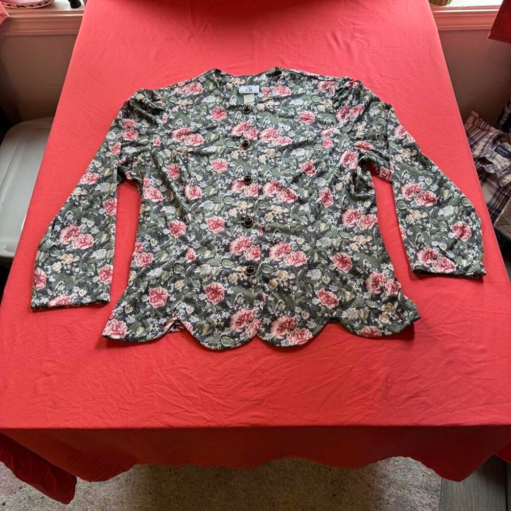 Beautiful vintage 80s CB New York floral blouse. Size: 18